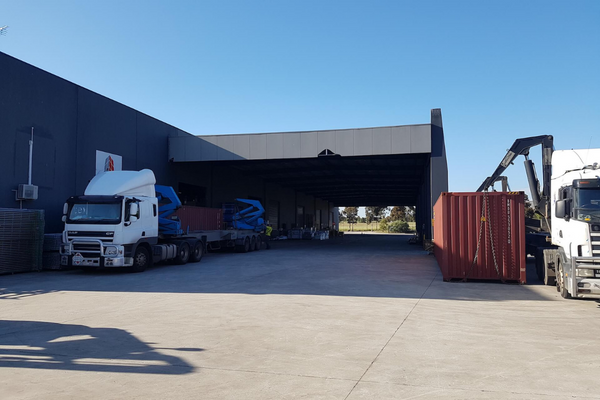 Expert handling, devanning and management to keep your supply chain flowing. Learn more ->
